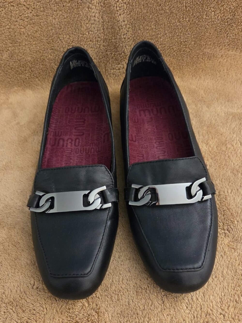Munro Black Leather Loafers Womens 8.5M Pewter Hardware Slip On USA Made Classic
